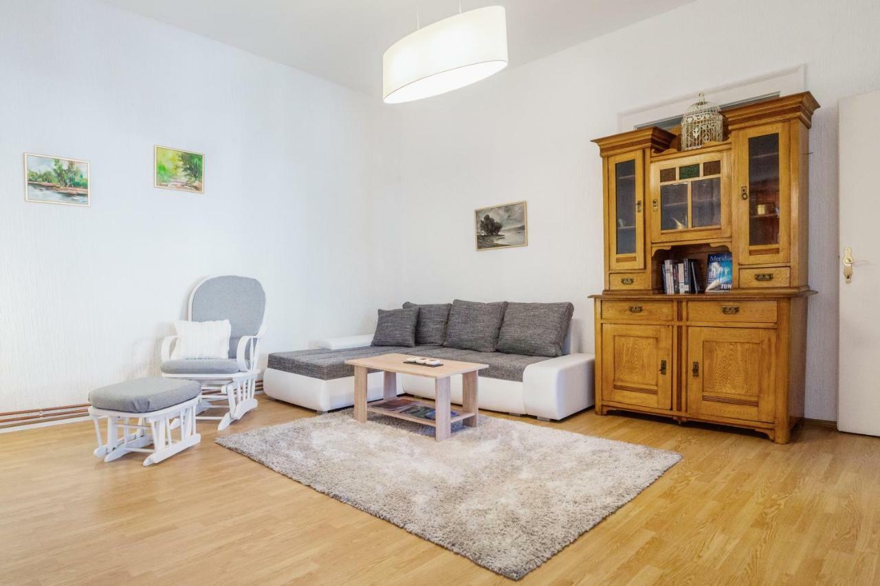 Apartment Tri Mudraca Karanac エクステリア 写真
