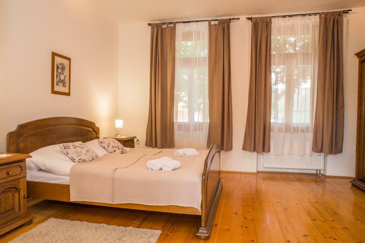 Apartment Tri Mudraca Karanac エクステリア 写真