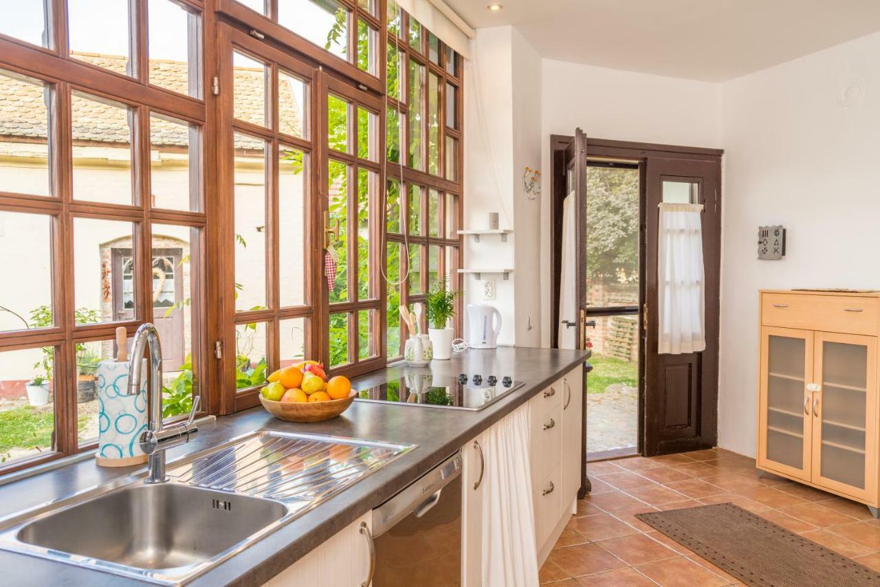 Apartment Tri Mudraca Karanac エクステリア 写真